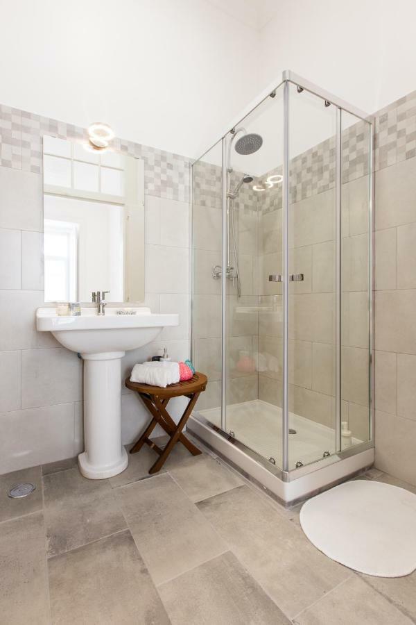 Lisbon Secret&Charming Baixa 4 bedroom apartment Buitenkant foto